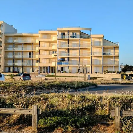 Vue - Acces Direct A La - 4 A 5 Personnes * 생 힐레르 드 리에