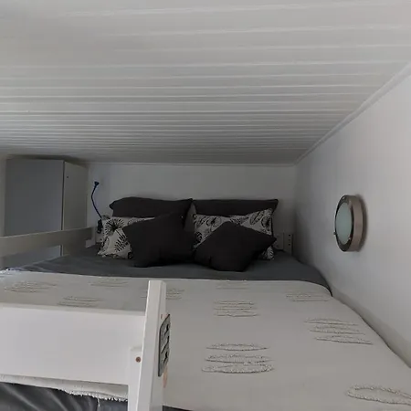 Vue - Acces Direct A La - 4 A 5 Personnes 생 힐레르 드 리에