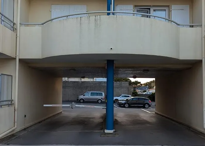 Vue - Acces Direct A La - 4 A 5 Personnes 생 힐레르 드 리에