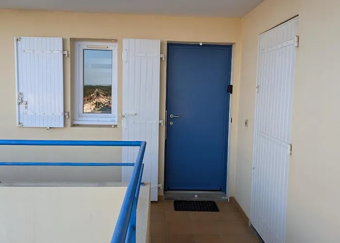 Vue - Acces Direct A La - 4 A 5 Personnes 생 힐레르 드 리에