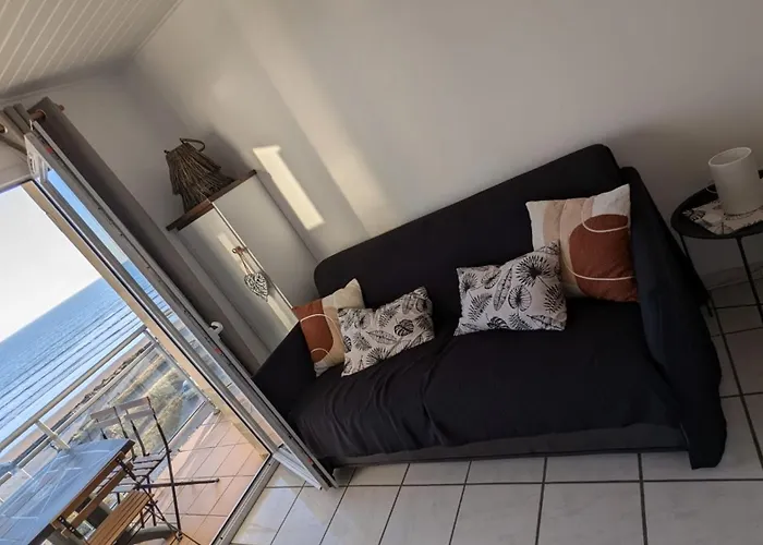 Vue - Acces Direct A La - 4 A 5 Personnes 생 힐레르 드 리에