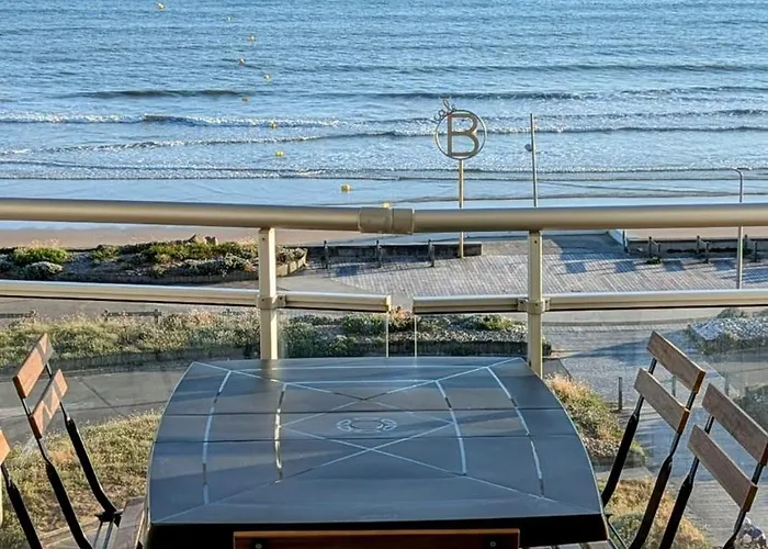 Vue - Acces Direct A La - 4 A 5 Personnes 생 힐레르 드 리에