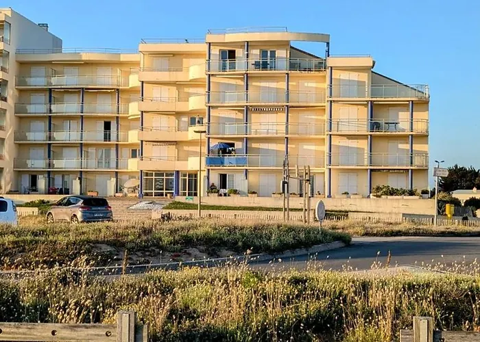 Vue - Acces Direct A La - 4 A 5 Personnes * 생 힐레르 드 리에