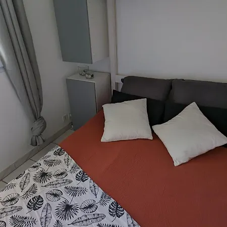 Vue - Acces Direct A La - 4 A 5 Personnes Appartement *